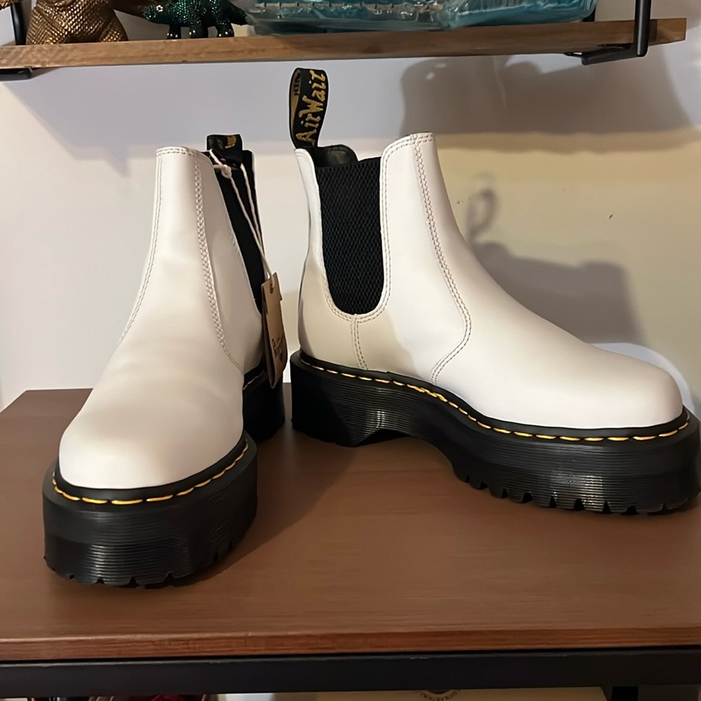 Dr. Martens Chelsea Platform